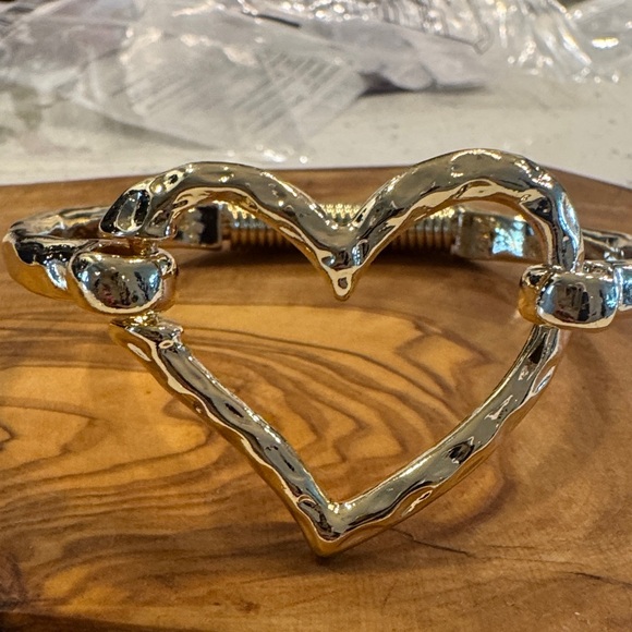 Gold Heart Bracelet - Picture 3 of 3